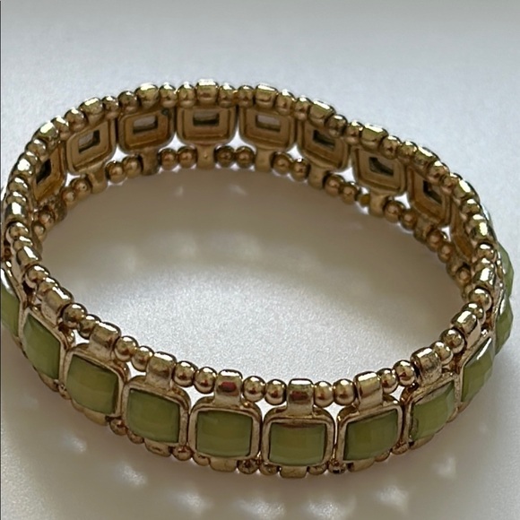 Elegant Gold and Green Bracelet - Picture 3 of 7